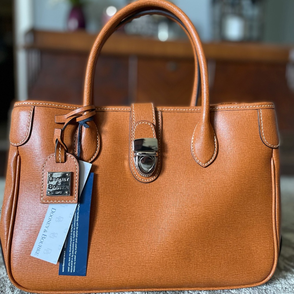 *NWT* Dooney & Bourke Saffiano Medium Tote